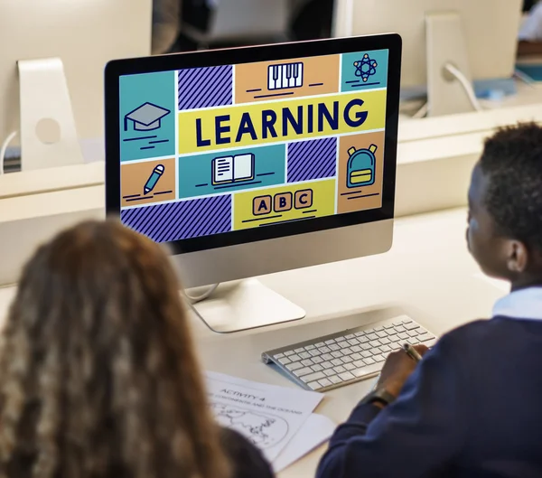 sınıf öğrencilerin bilgisayar kullanarak