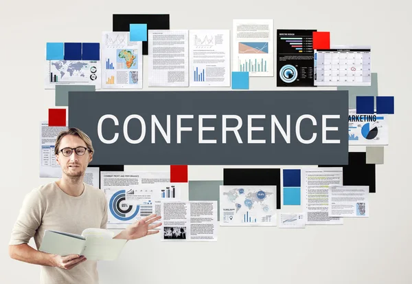 Hombre de negocios que trabaja con conferencia — Foto de Stock