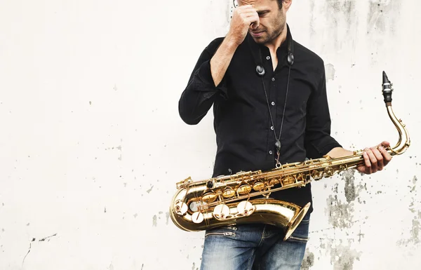 Saksafon tutan jazzman