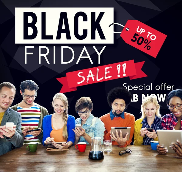 farklı aygıtlar kullanan kişiler 