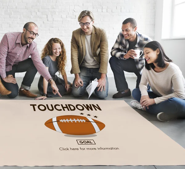 Designer arbeiten mit Plakat und Touchdown — Stockfoto