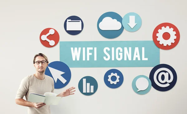 Geschäftsmann arbeitet mit Wifi-Signal — Stockfoto