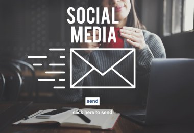 Günlüklü genç kadın.