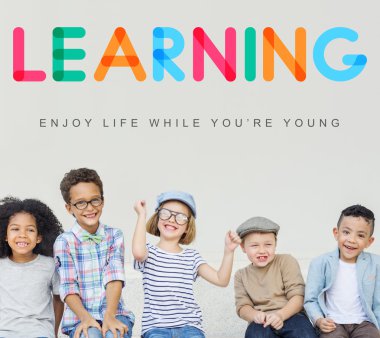 Çocuklar gülüyor ve eğlenin