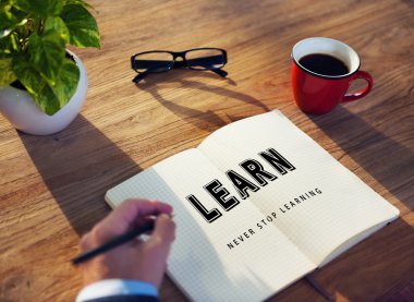 Becerileri konseptiyle çalışan adam