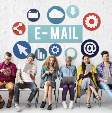 İnsanlar dijital araçları tarama  