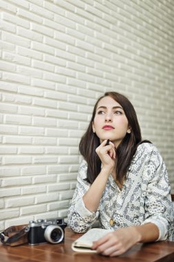 Kameralı güzel kadın.