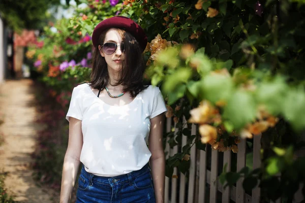 Girl posing in Flower Garden — Stock Photo, Image