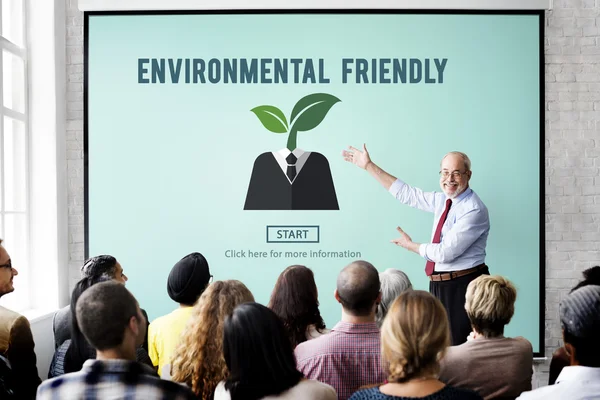 Mensen bij seminar met milieuvriendelijke — Stockfoto