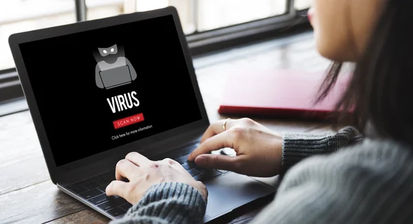 Woman working with laptop — Stock Photo, Image