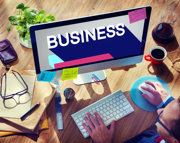 Man using computer — Stock Photo, Image