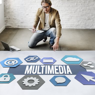 işadamı çoklu ortam ile çalışmak