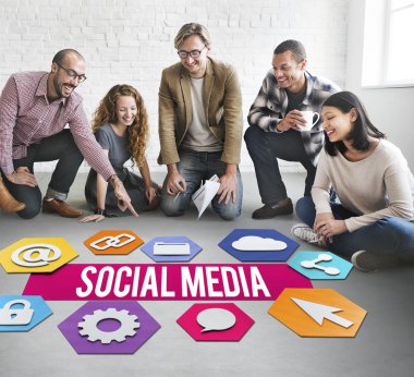 Poster ve sosyal medya çalışma tasarımcılar