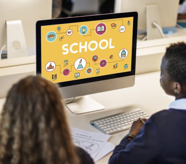 sınıf öğrencilerin bilgisayar kullanarak