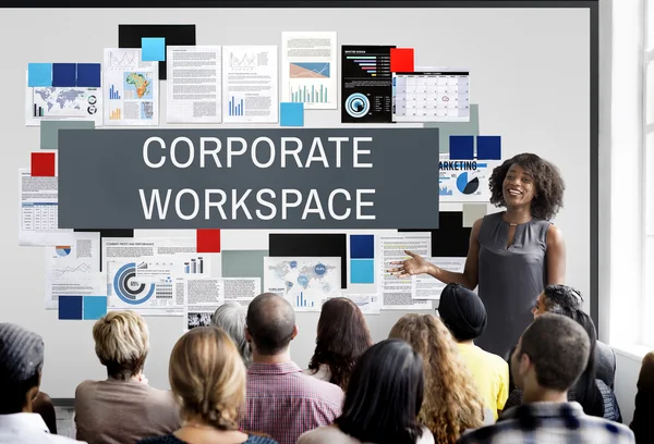 Personas en el seminario con espacio de trabajo corporativo — Foto de Stock
