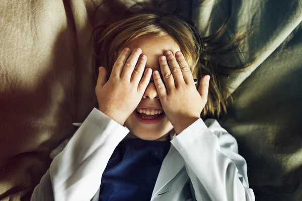 Kid Playing in Hide and Seek play — Stock Photo, Image