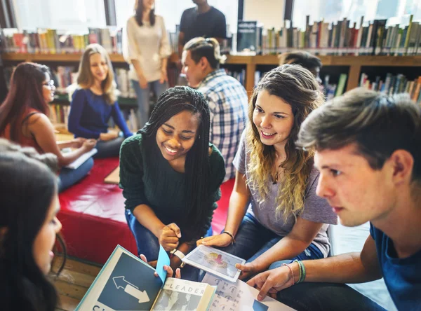 Üniversitede okuyan öğrenciler