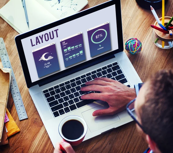 Man using laptop — Stock Photo, Image