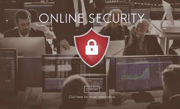Uomini d'affari che lavorano e sicurezza online — Foto Stock