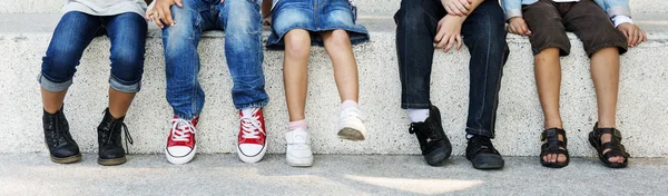 Hipster Kids sentados juntos — Fotografia de Stock