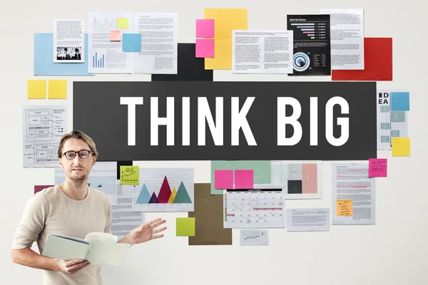 Geschäftsmann arbeitet mit Think Big — Stockfoto