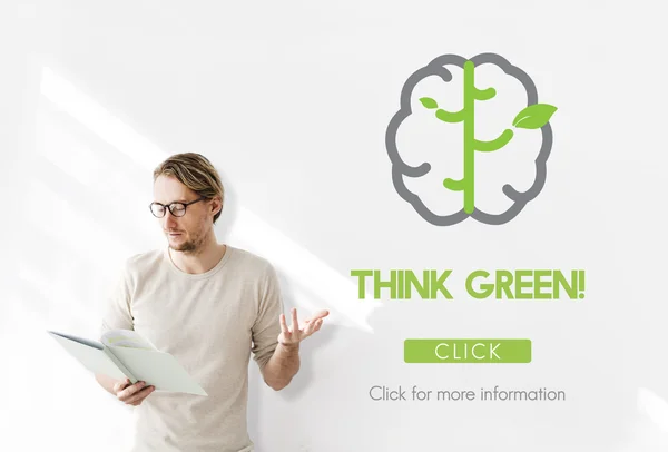 Homme d'affaires travaillant avec think green — Photo