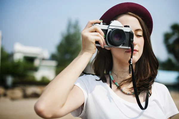 Chica tomando foto — Foto de Stock