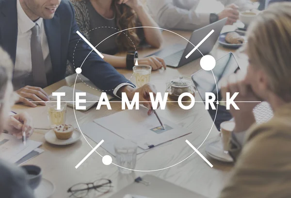 Menschen diskutieren über Teamwork — Stockfoto