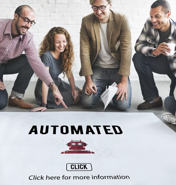 Ontwerpers werken met poster en geautomatiseerde — Stockfoto