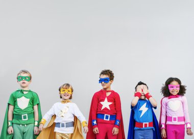 Çocuk süper kahraman kostümleri