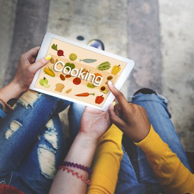 İnsanlar internet'te sörf