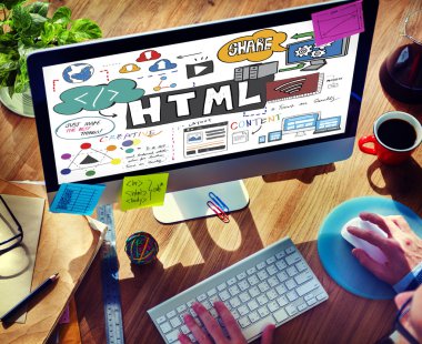 Bilgisayar kullanan adam