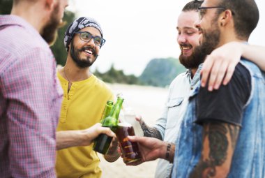 insanlar Beach partide içme