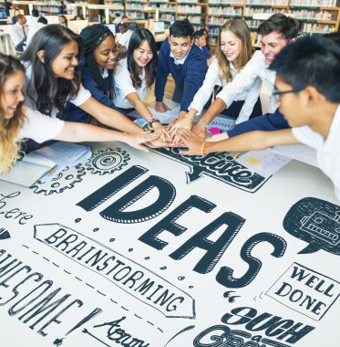 Öğrenciler birlikte elele