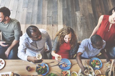 Öğle Yemeği meslektaşları arkadaş