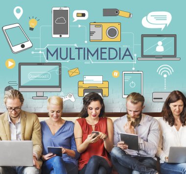 aygıtlar ve Multimedya ile insanlar oturup