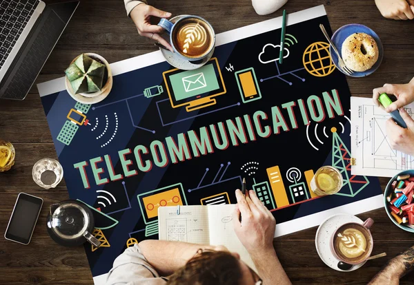 Tabell med affisch med telekommunikation — Stockfoto