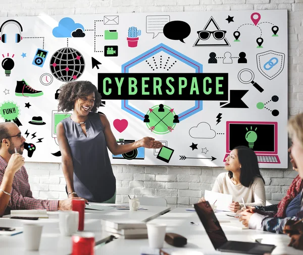 Zakelijke bijeenkomst met cyberspace — Stockfoto
