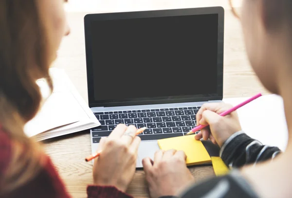 Estudante meninas escrevendo notas — Fotografia de Stock