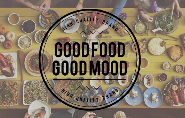Tisch mit Essen und Gute-Laune-Konzept — Stockfoto