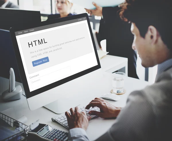 İşadamı bilgisayarda html ile çalışma — Stok fotoğraf