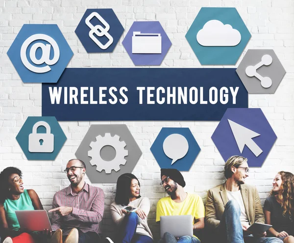 Diversity friends near wall with Wireless Technology — Stock Photo, Image