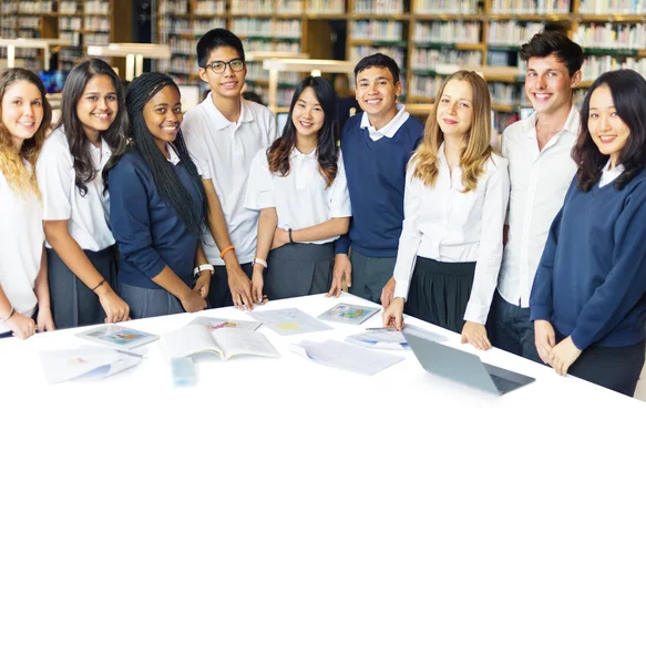 Grupo de diversidade de estudantes — Fotografia de Stock