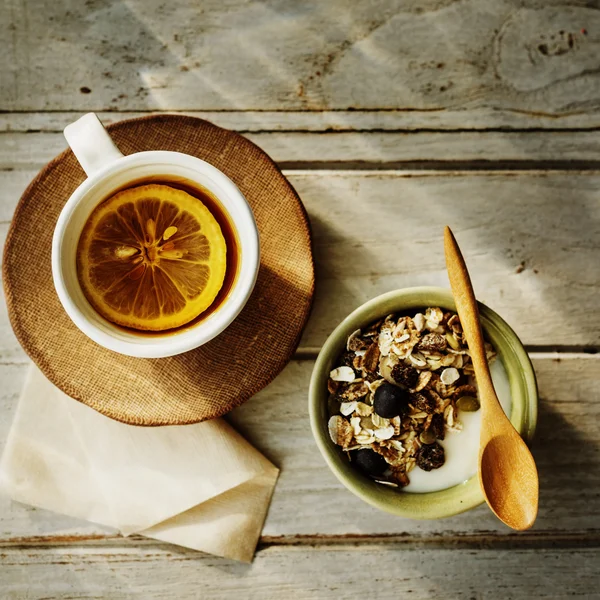 Granola citron čaj ranní koncept — Stock fotografie