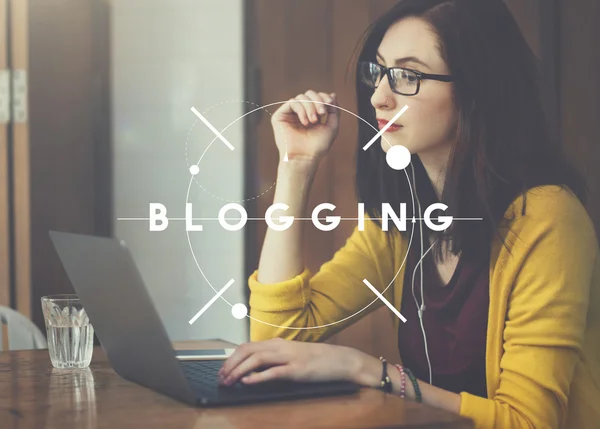 Woman using Laptop in office — Stock Photo, Image