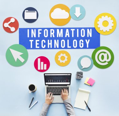 laptop ile çalışan kişi 