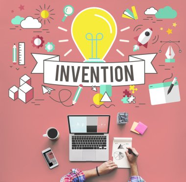 laptop ile çalışan kişi 