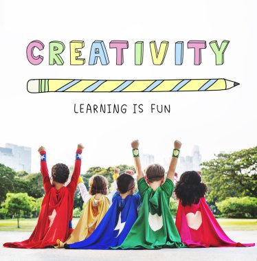 Çocuk süper kahraman kostümleri