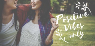 sarılma ve having fun açık havada kız