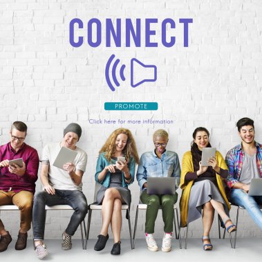 İnsanlar dijital araçları tarama  